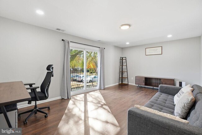 Foto del edificio - 9175 Broken Oak Pl