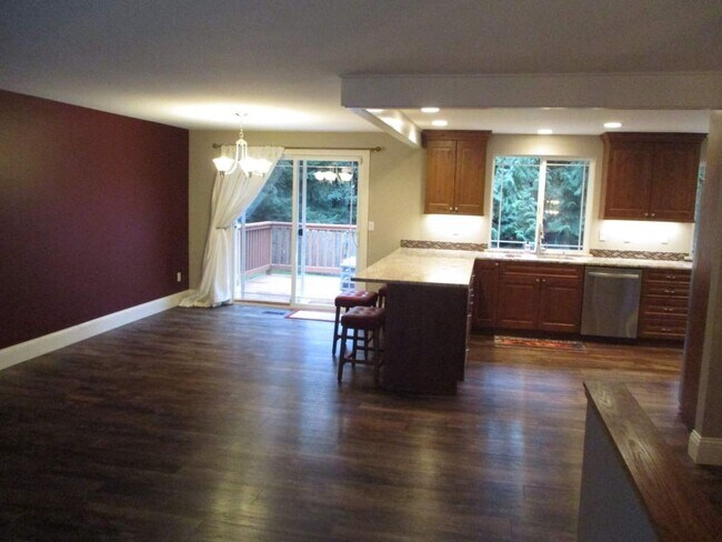 Foto del edificio - 3 Bedroom + Bonus, 2.5 Bathroom Gig Harbor...