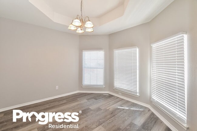 Building Photo - 717 Rockett Ln