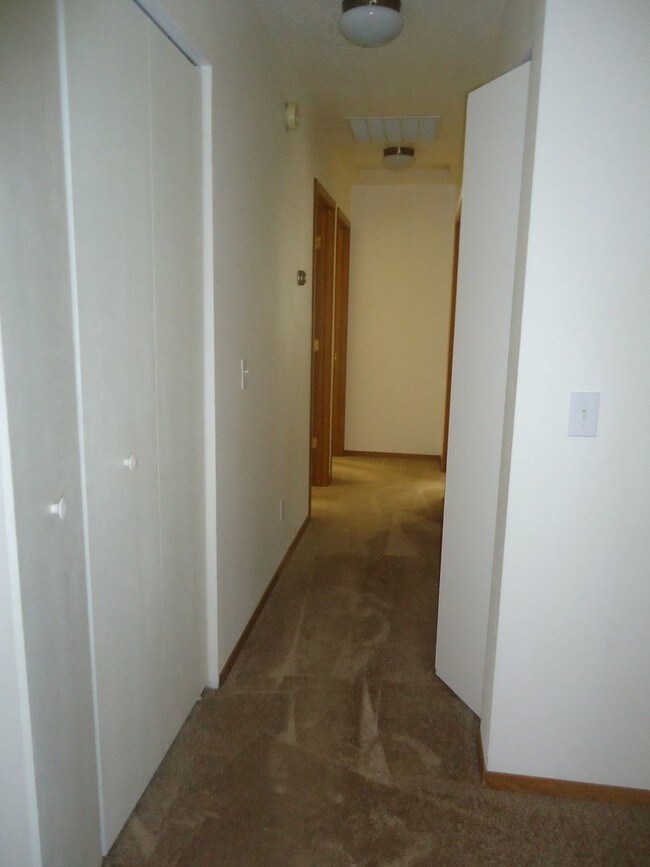 Building Photo - 3236 N Honeysuckle Dr