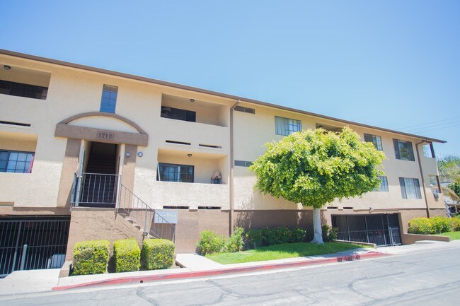 Building Photo - 1712 Elliott Dr