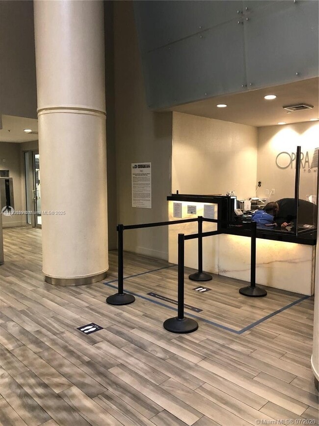 Foto del edificio - 1750 N Bayshore Dr