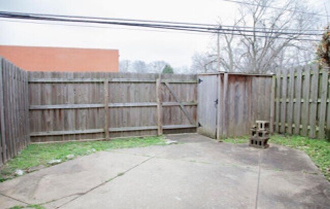 Building Photo - 104 Buckingham Dr