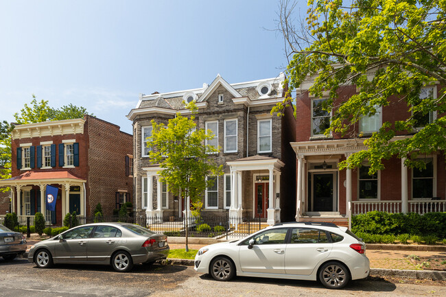 Building Photo - 2615 E Grace St