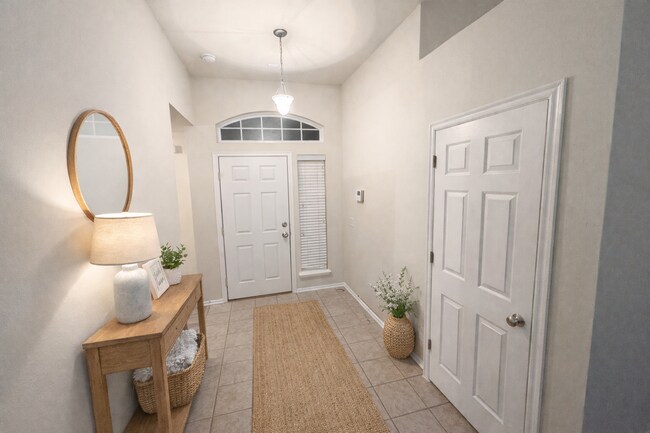 Foto del edificio - Beautiful three bedroom two bath