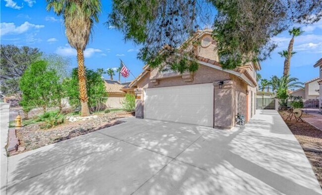Foto del edificio - STUNNING 4 BEDROOM 3 BATH, 2 STORY HOME WI...