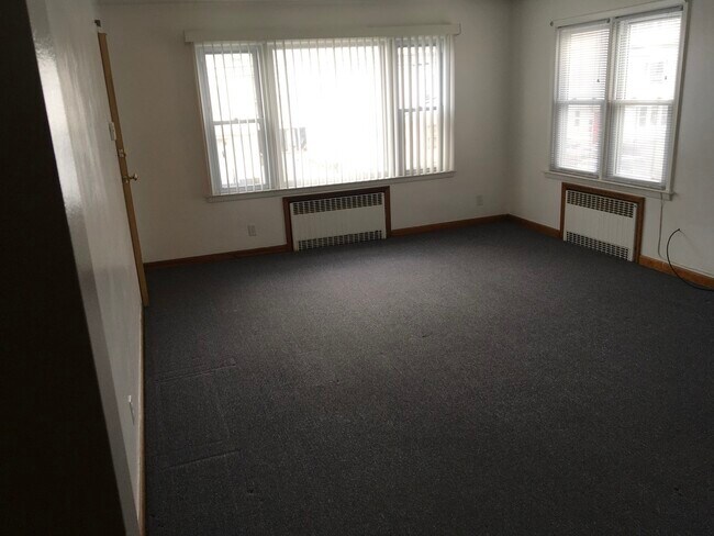 living/dining rm 13x16 - 207 Garfield Ave