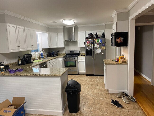 Foto del edificio - 1437 Karlaney Ave