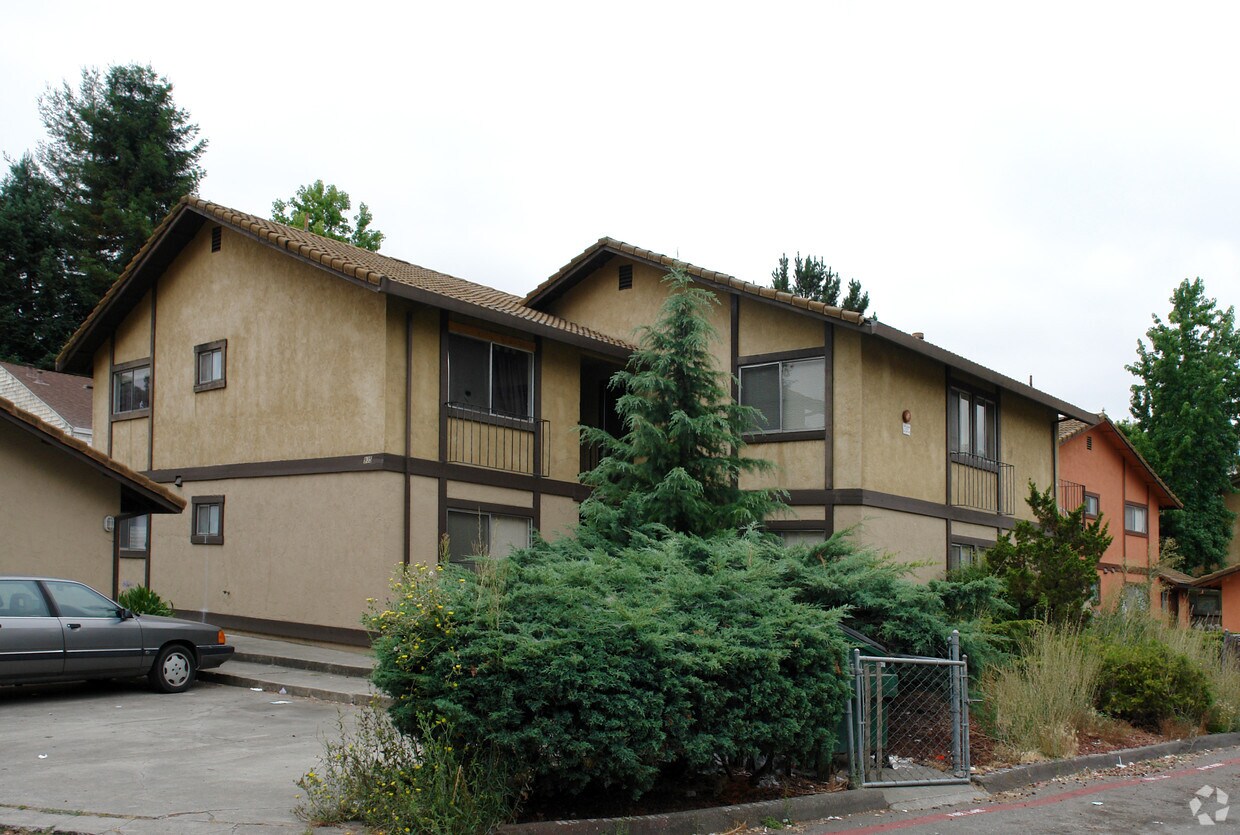 Foto principal - 935 Civic Center Dr