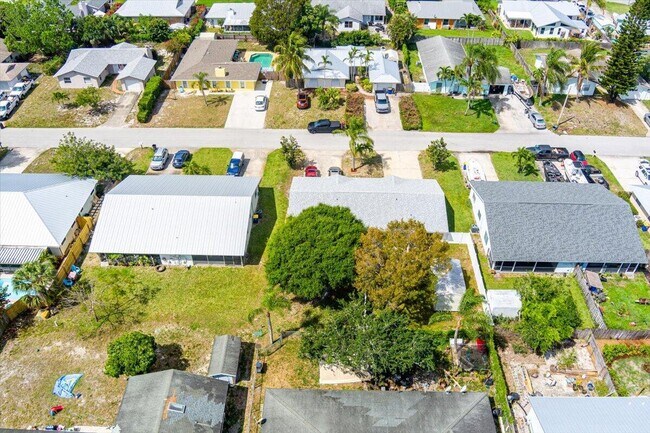 Foto del edificio - 8997 SE Sandy Ln