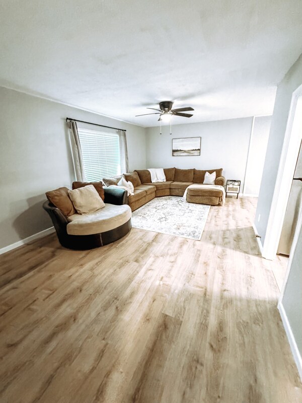 Building Photo - 1104 Ave B