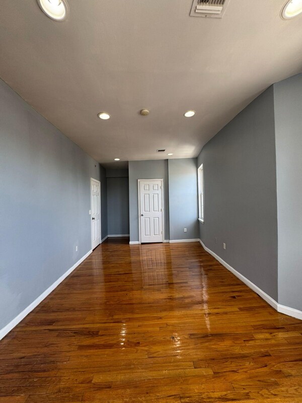 Foto del edificio - 489 Avon Ave