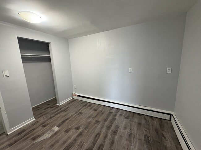 Building Photo - 120-120 Pitt St