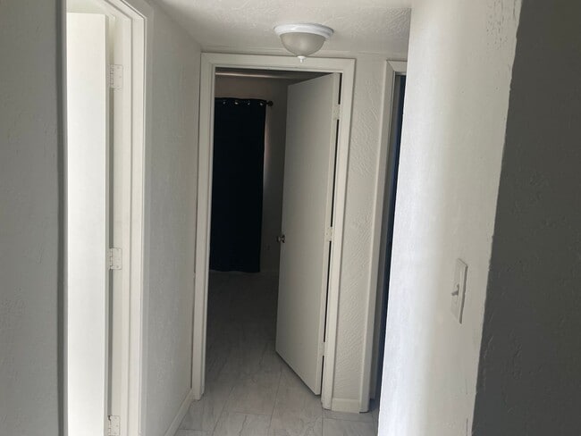 Building Photo - REMODELED 3 BEDROOM