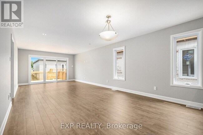 Building Photo - 1220 Montblanc Cres