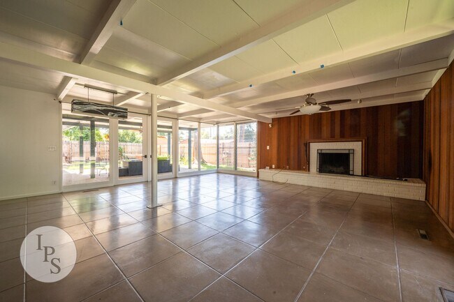 Building Photo - Hoult: 4096