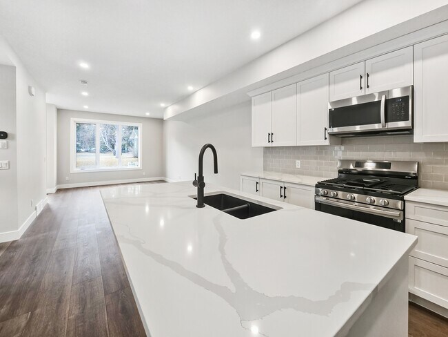 Building Photo - 2600-2628 28 Ave SW