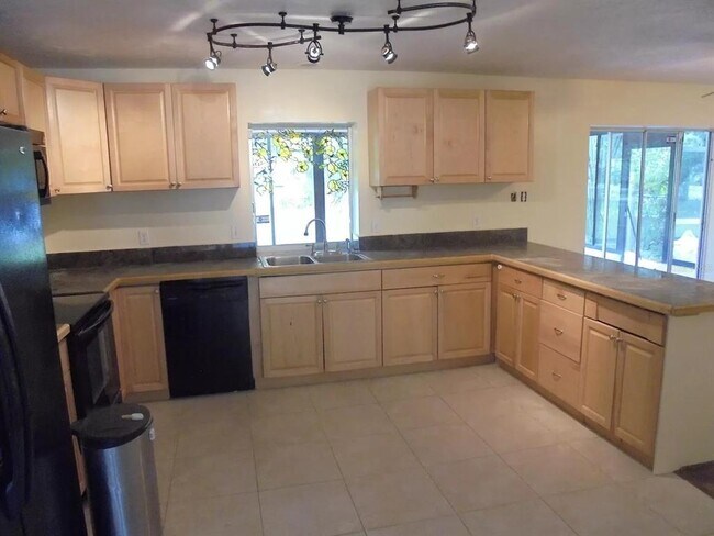 Building Photo - 5033 Lords Ave