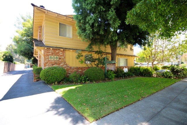 Foto del edificio - 808 Santa Barbara St