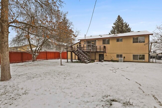 Back Yard - 626 S Beeman St