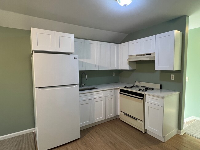 Building Photo - 109 Vineland Ave