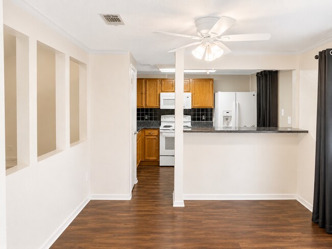 Building Photo - 3800 Staghorn Cir S