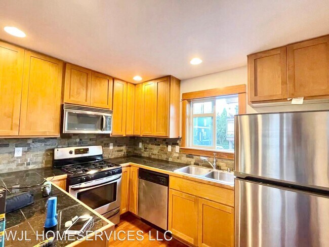 Building Photo - 2 br, 1.5 bath House - 6516 34th Ave NE Un...