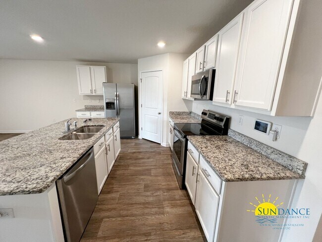 Building Photo - Stunning 4 Bedroom Home in Crestview!