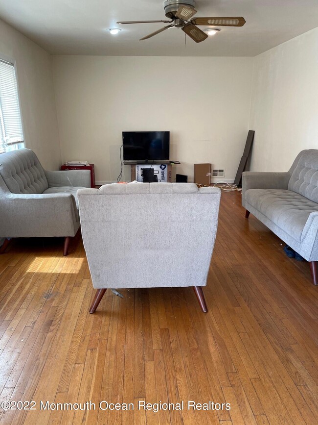 Foto del edificio - 232 Lockwood Ave