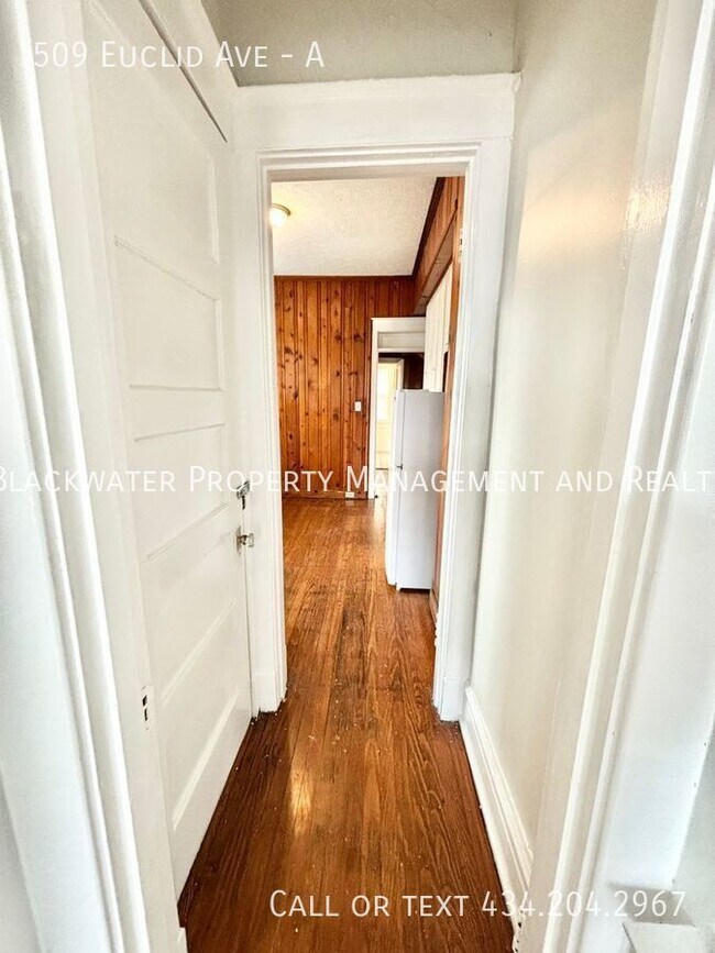 Building Photo - Large Two Bedroom Apartment off of Memoria...
