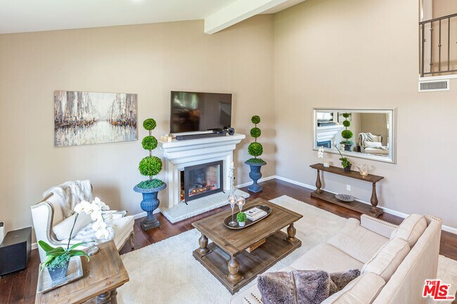 Building Photo - 3233 Sawtooth Ct