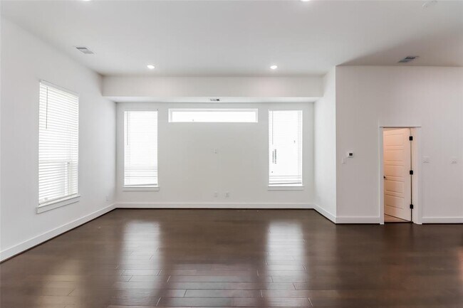 Foto del edificio - 6334 Culberson St
