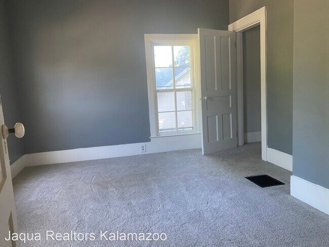 Building Photo - 2 br, 1 bath House - 57239 Murray St.  Uni...