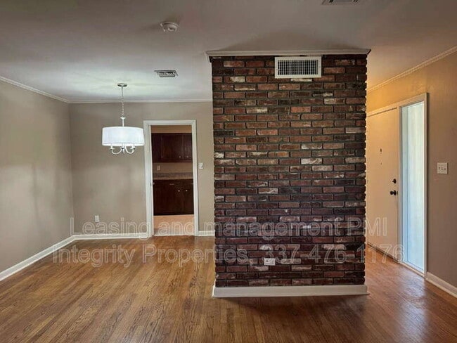 Foto del edificio - 216 Brentwood Blvd