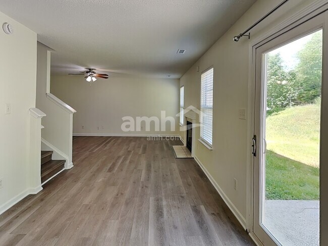 Foto del edificio - 6820 Squirrels Foot Ct