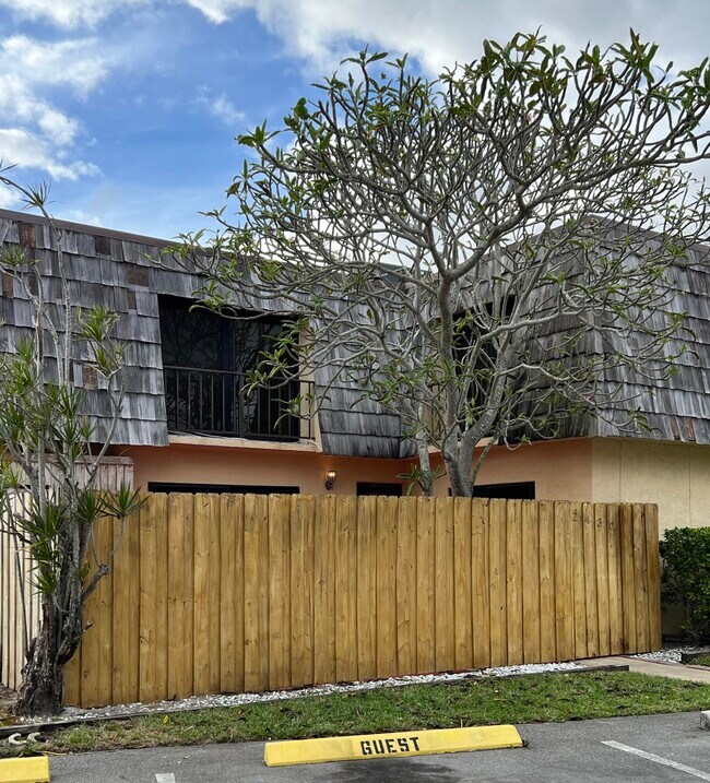Building Photo - 2430 Waterside Dr