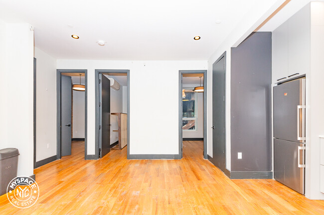 Building Photo - 301 Broadway