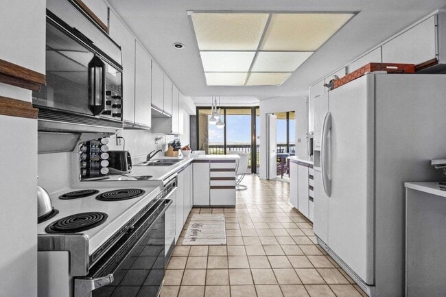 Photo - 1900 Consulate Pl House