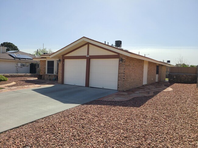 Building Photo - 806 Mont Blanc Dr