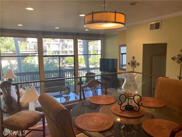 Foto principal - 8207 Marina Pacifica Dr N
