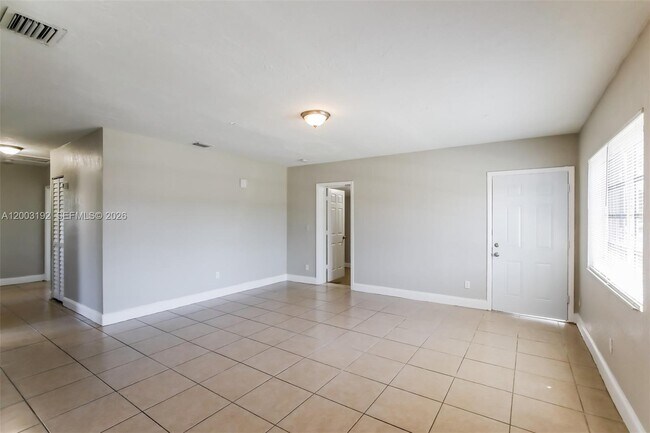 Foto del edificio - 20111 NW 12th Ave