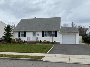 Building Photo - 25 Woodhollow Rd