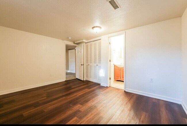 Foto del edificio - 2048 Ironton St