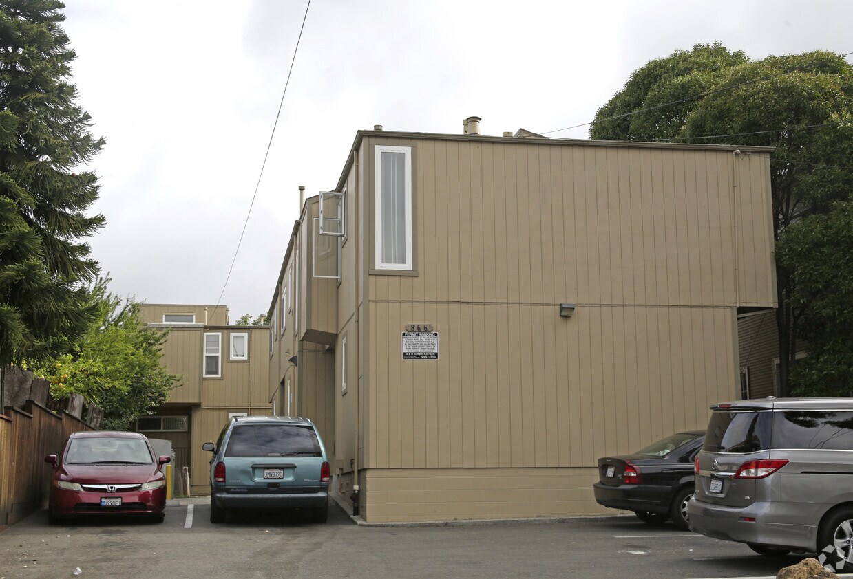 Building Photo - 866 37th St