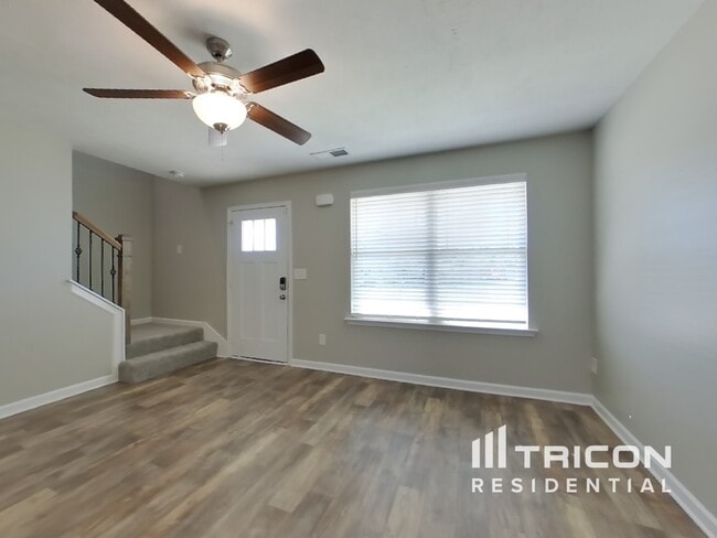 Building Photo - 913 Latting Dr