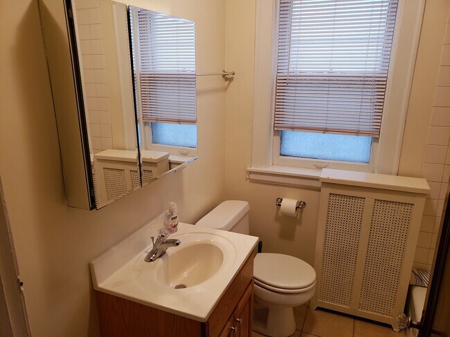 Building Photo - 4836 Elm St