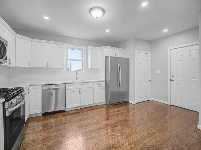 Building Photo - 45 Beardsley St