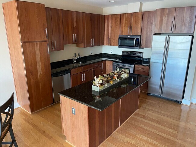 Foto del edificio - Luxury Condo on the Waterfront, with dedic...