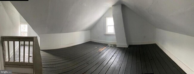 Building Photo - 811 E Chestnut St