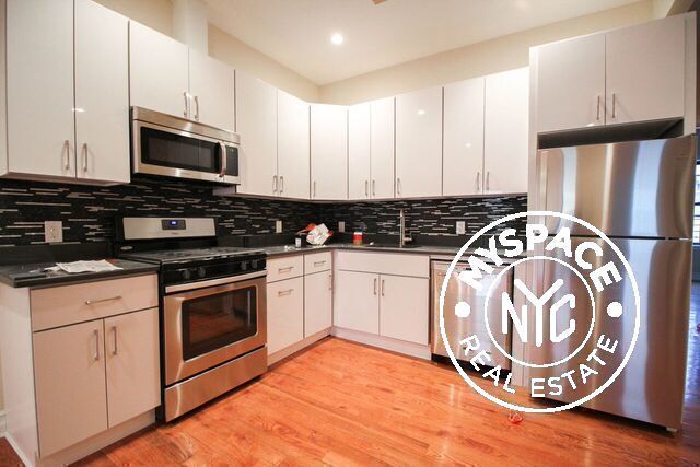 Foto principal - 56-54 Myrtle Ave